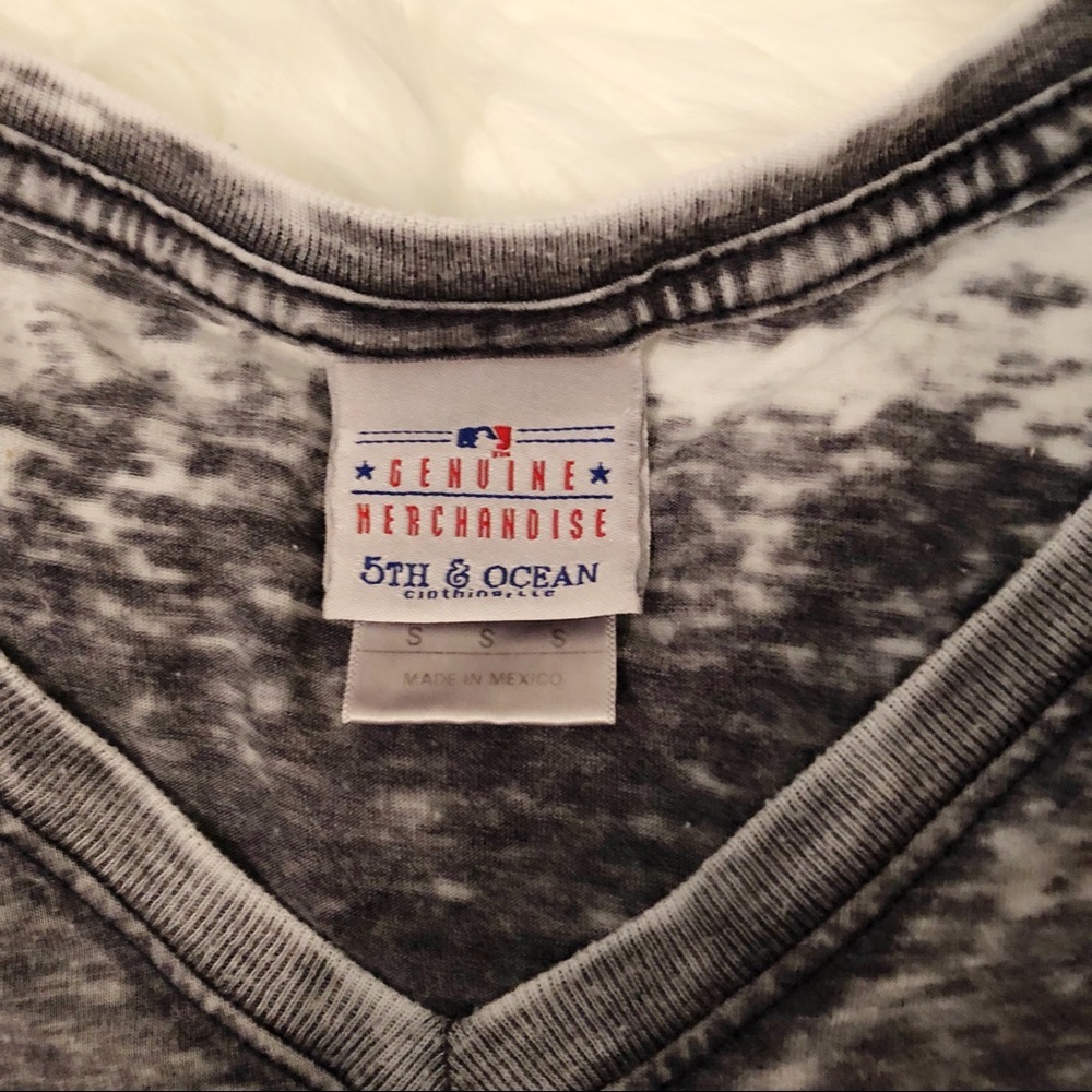 5th & Ocean Minnesota Twins Baseball Gray Burnout Tee Shirt Graphic V-Neck - Picture 4 of 4